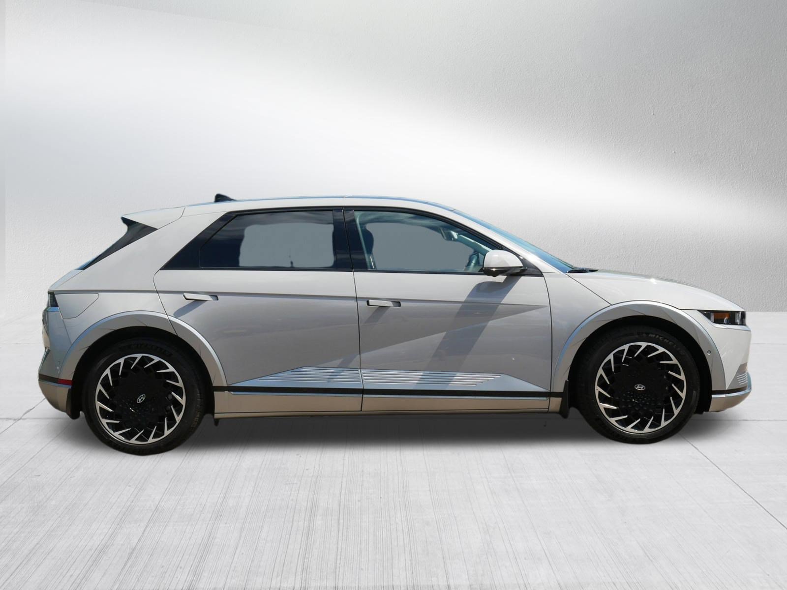 Used 2024 Hyundai Ioniq 5 Limited AWD/4WD image 8