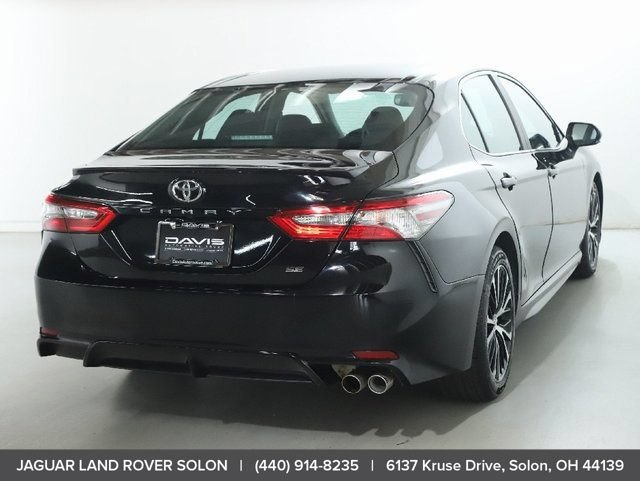 Used 2018 Toyota Camry SE w/ Moonroof Package FWD image 9