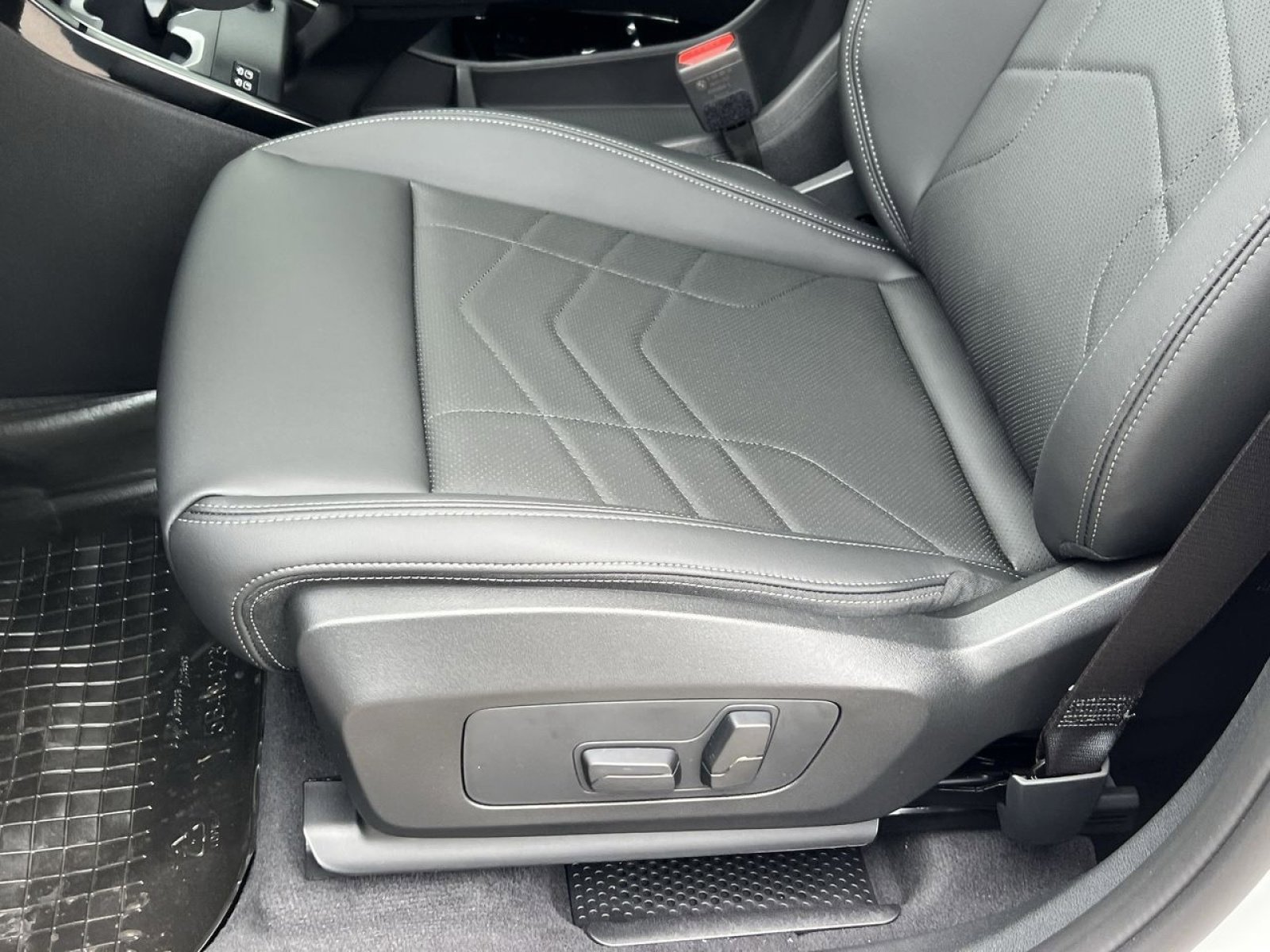 Certified 2025 BMW X1 xDrive28i w/ Technology Package image 11