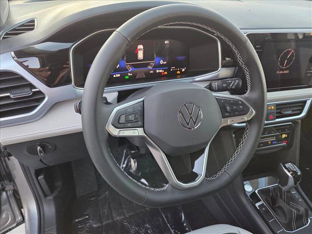 New 2026 Volkswagen Taos SE image 3