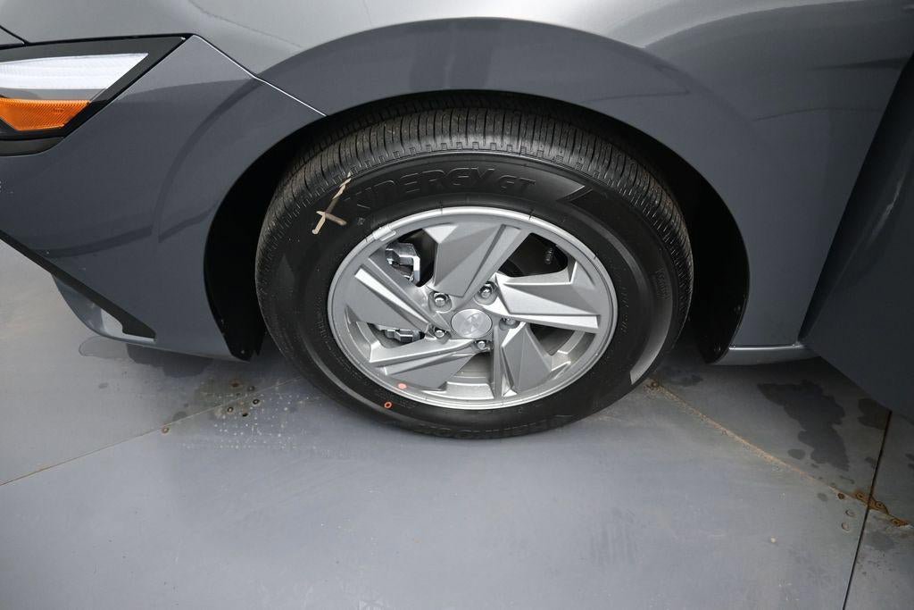 New 2026 Hyundai Elantra SE FWD image 34