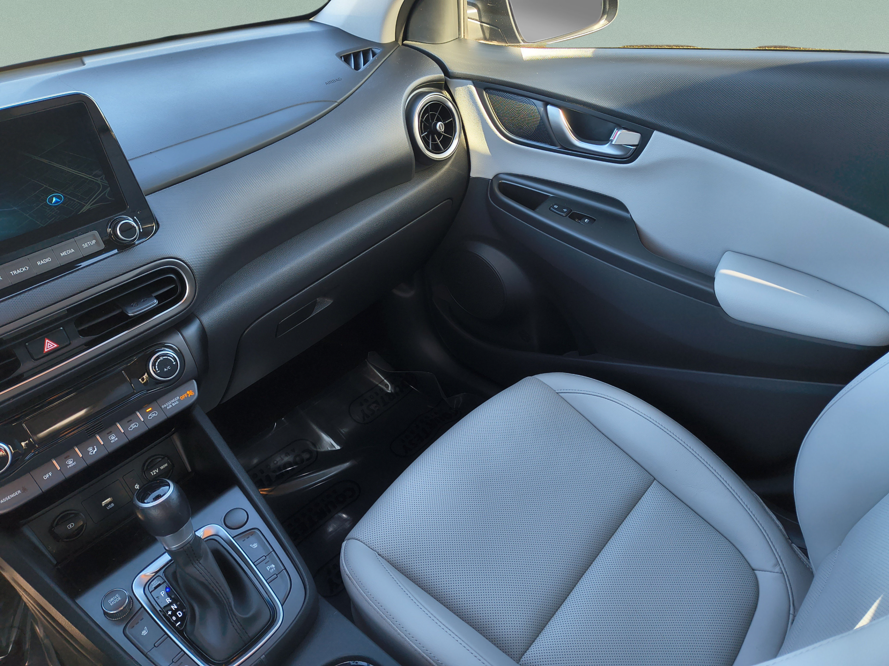 Certified 2022 Hyundai Kona Limited FWD image 13