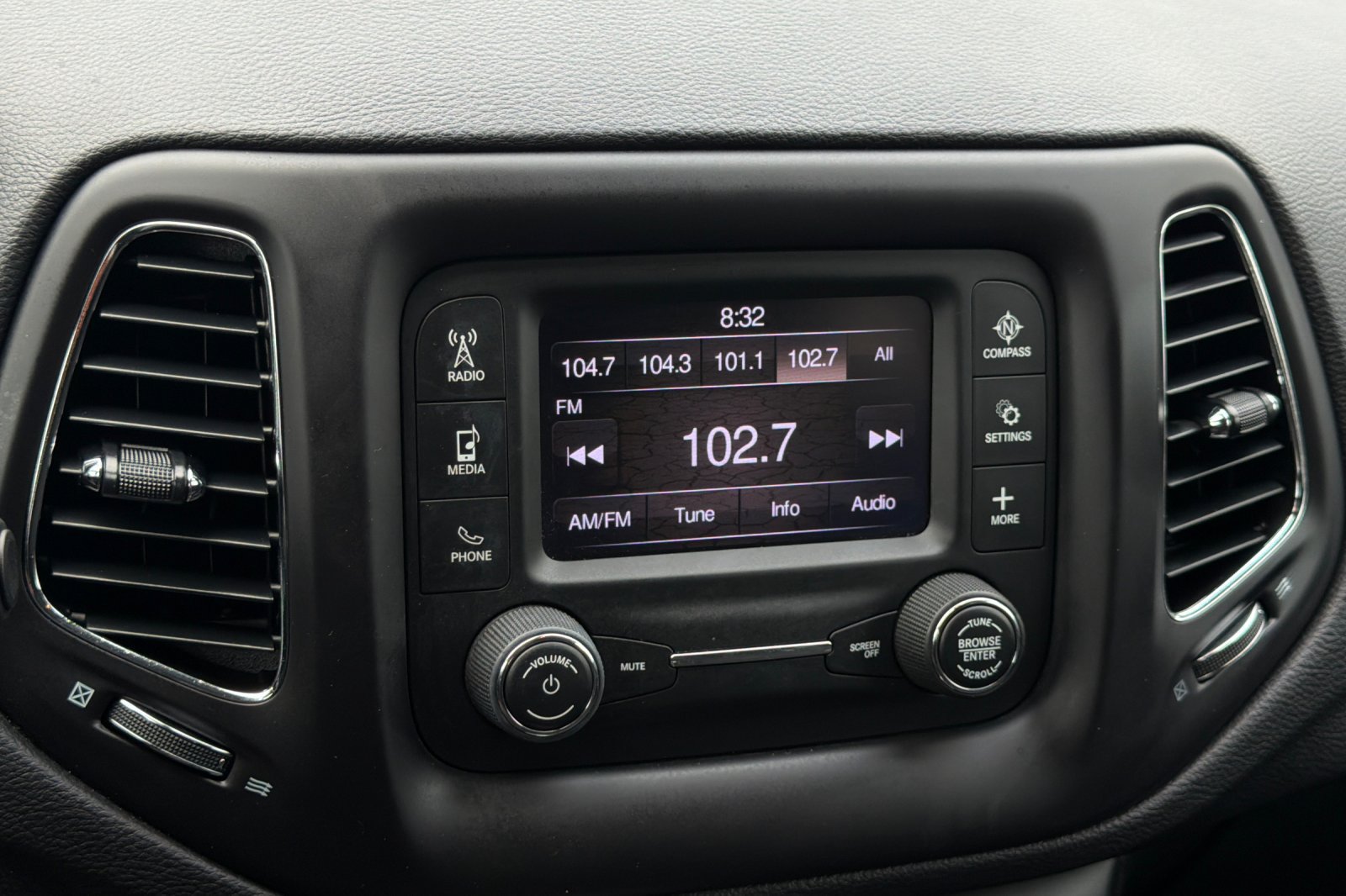 Used 2018 Jeep Compass Sport FWD image 18