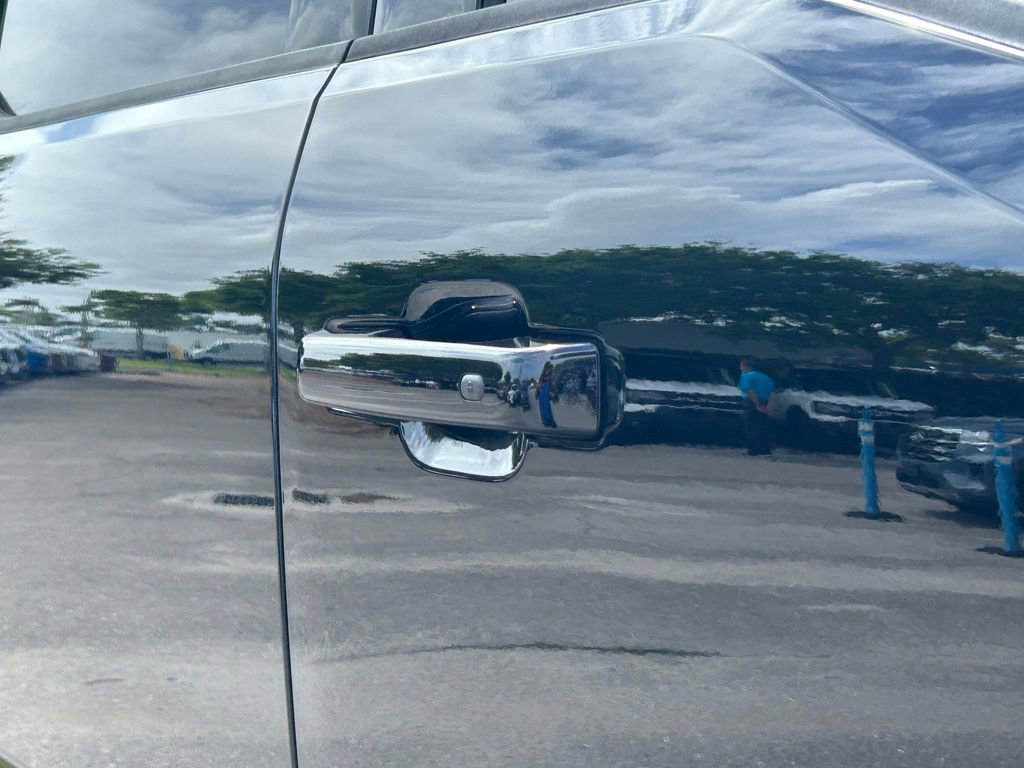 New 2026 Ford F250 Lariat w/ Black Appearance Package image 21