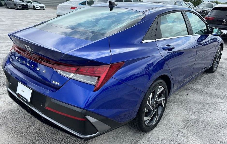 Used 2024 Hyundai Elantra Limited FWD image 6