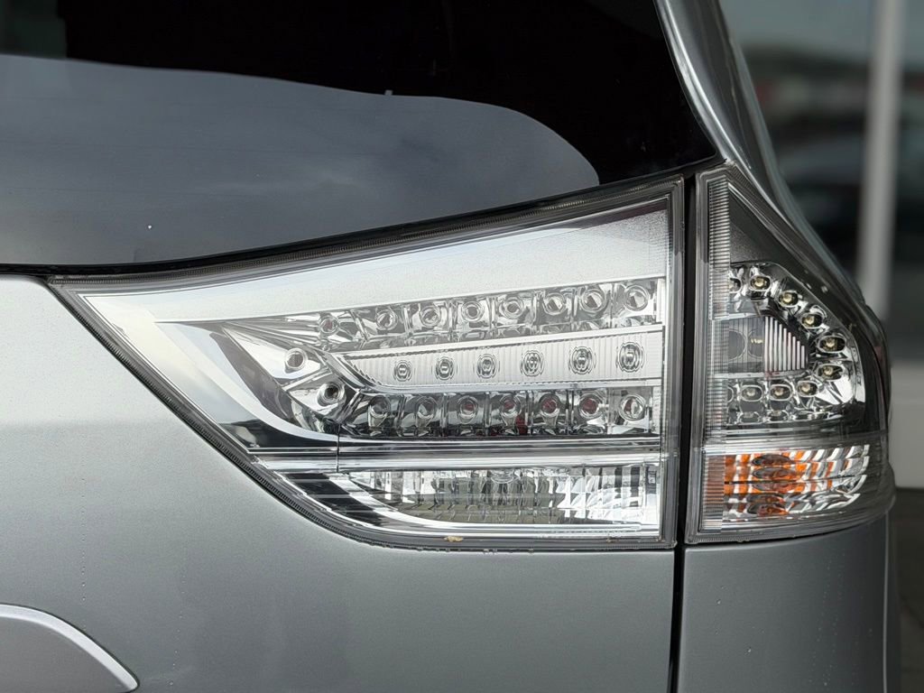 Certified 2017 Toyota Sienna SE w/ SE Preferred Package FWD image 13