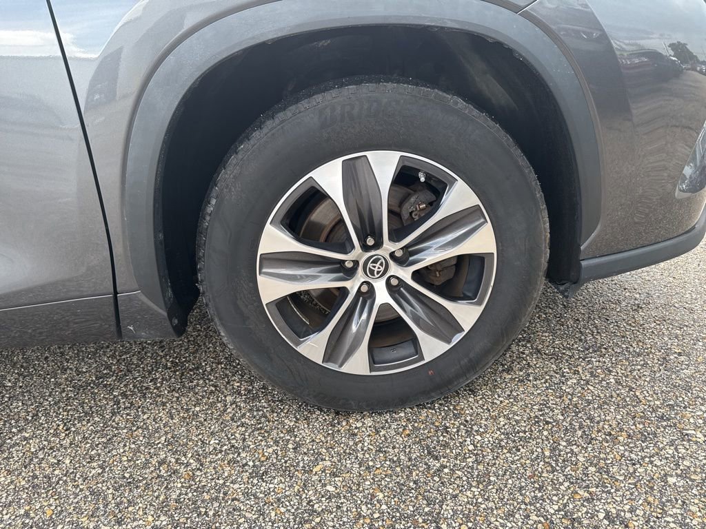 Used 2023 Toyota Highlander L image 14