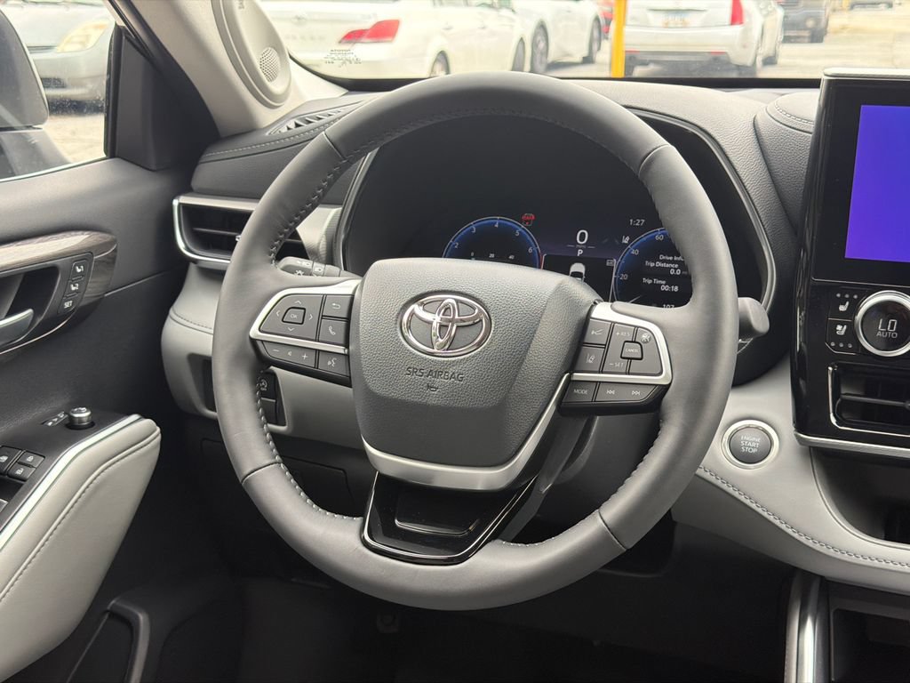 New 2026 Toyota Highlander Platinum AWD/4WD image 28