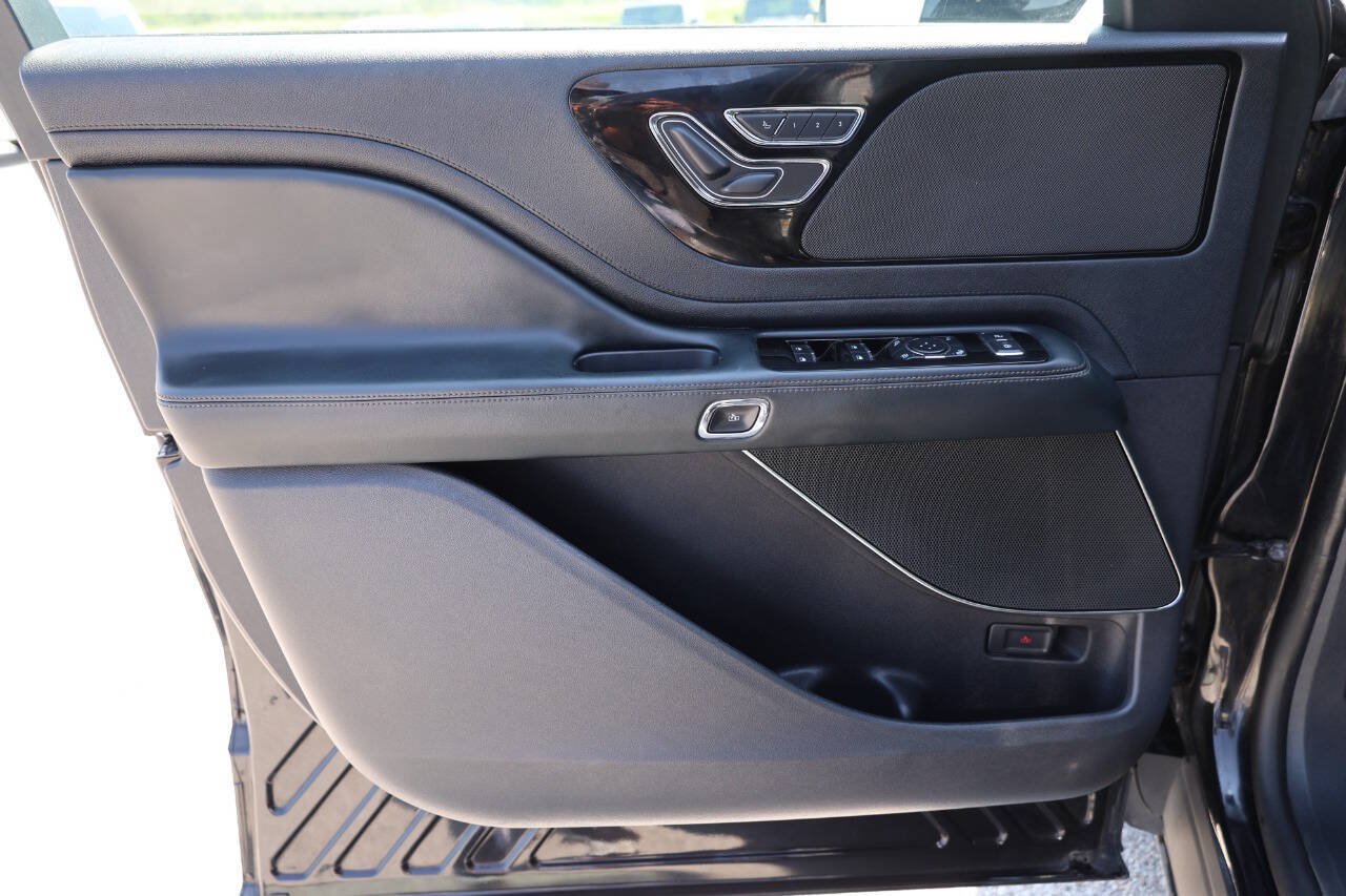 Used 2025 Lincoln Aviator AWD image 12