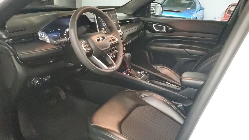 Used 2023 Jeep Compass Altitude image 19