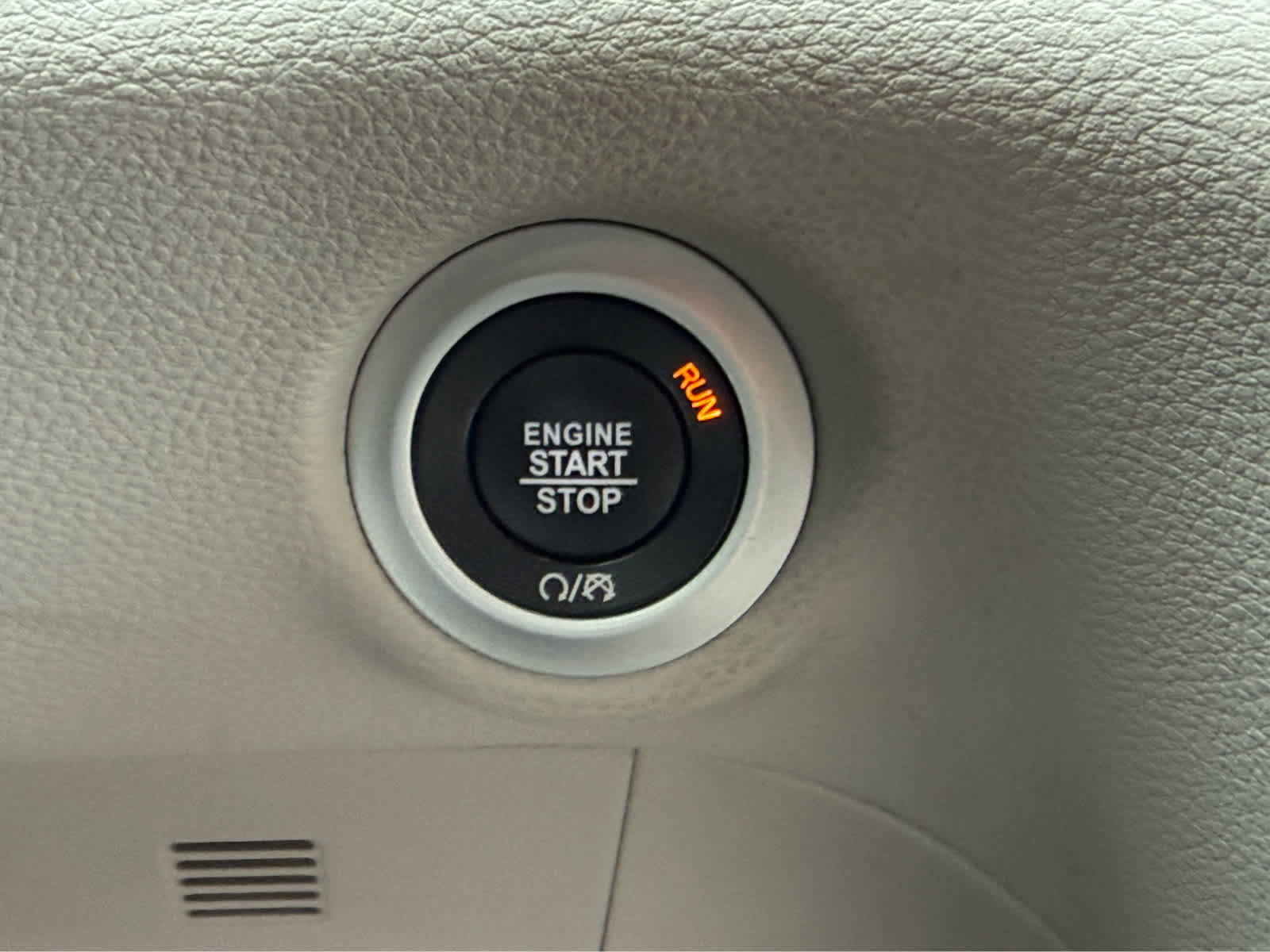 Used 2023 Chrysler Pacifica Limited FWD image 25