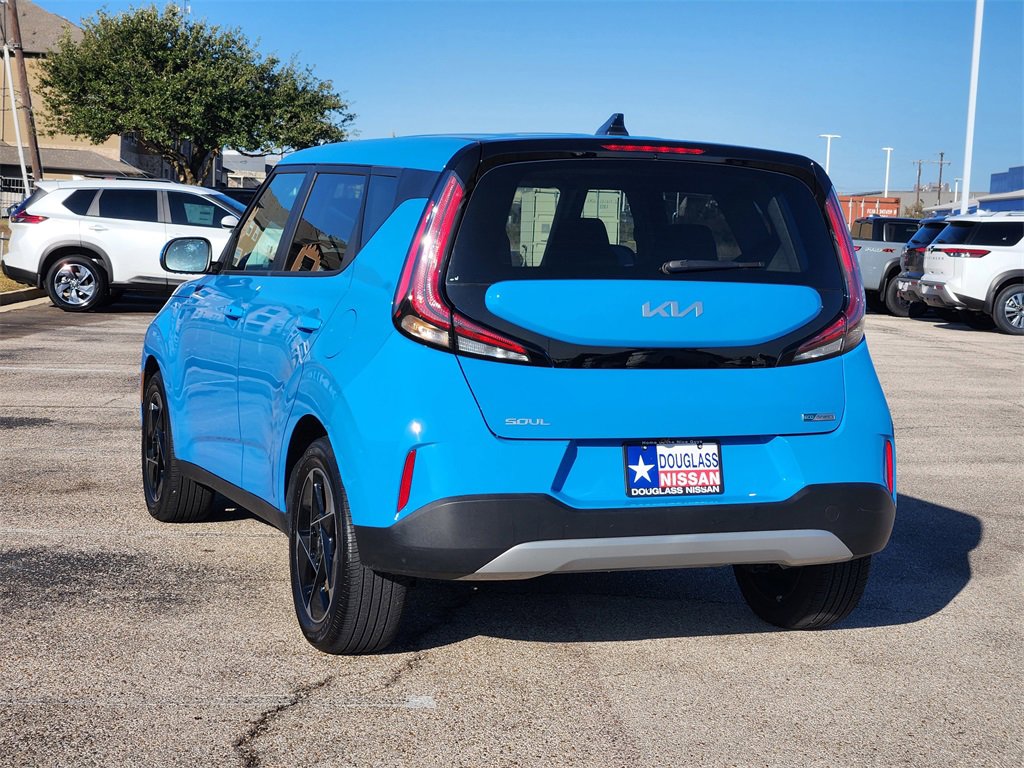 Used 2025 Kia Soul EX image 4