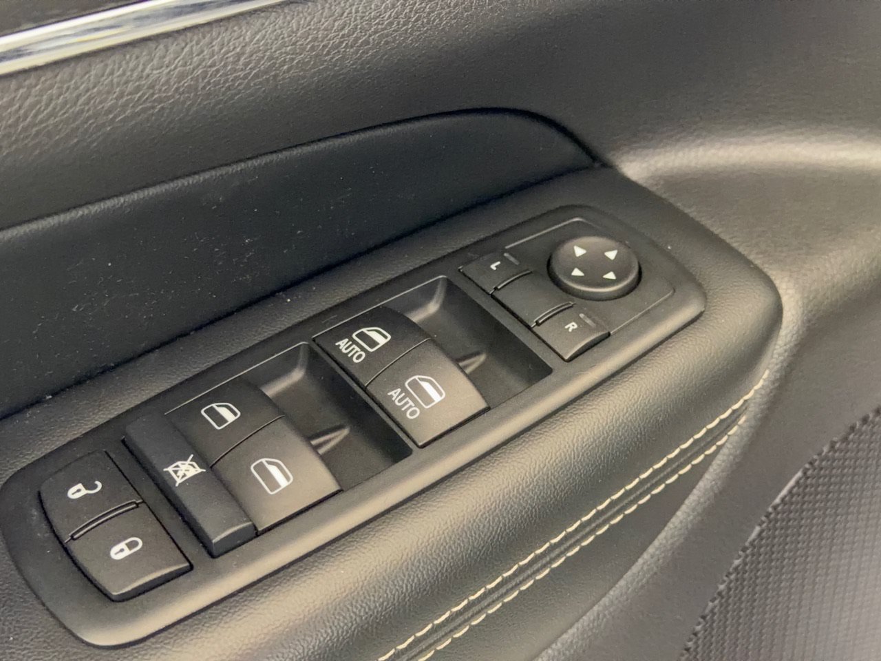 Used 2015 Jeep Grand Cherokee Limited RWD image 17