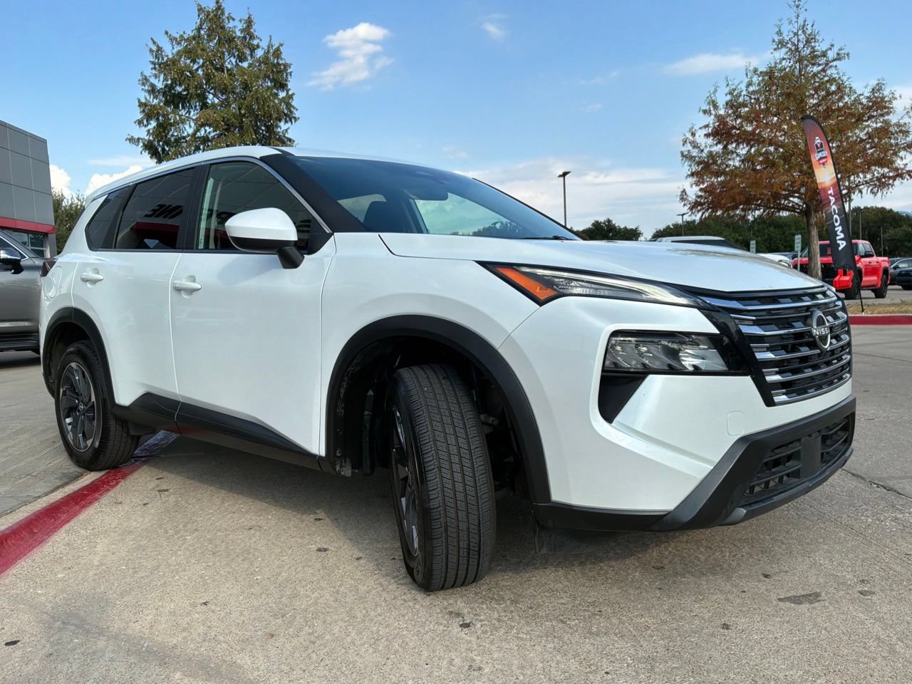 Used 2025 Nissan Rogue SV FWD image 4