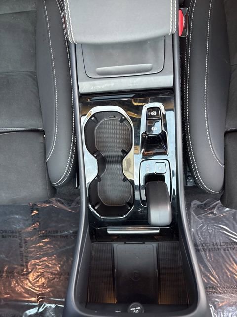 Used 2025 Volvo XC40 B5 Plus AWD/4WD image 22