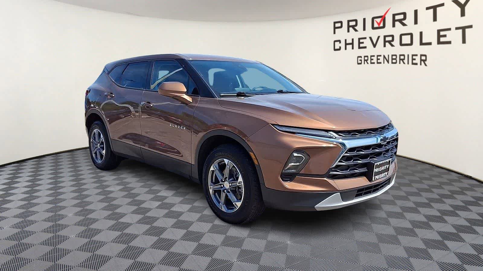 Certified 2023 Chevrolet Blazer LT w/ LPO, Black Grille Bar Package FWD image 2