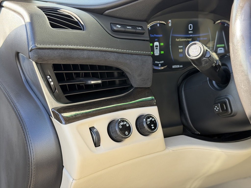 Used 2018 Cadillac Escalade Luxury image 27
