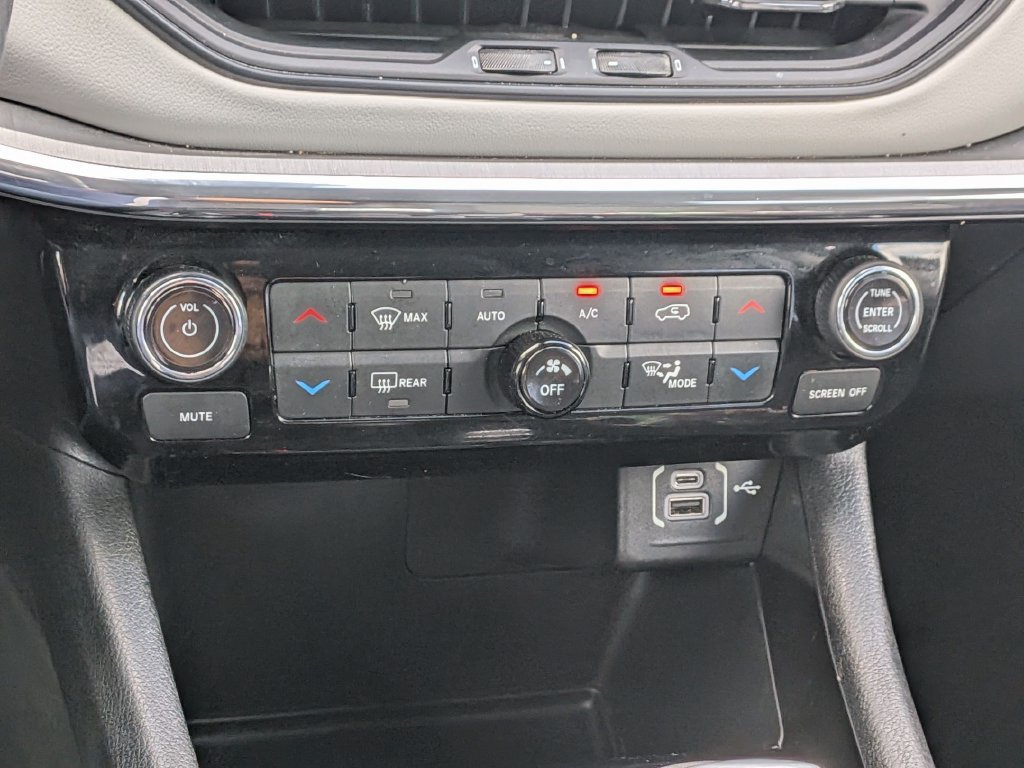 Used 2022 Jeep Compass Limited AWD/4WD image 17