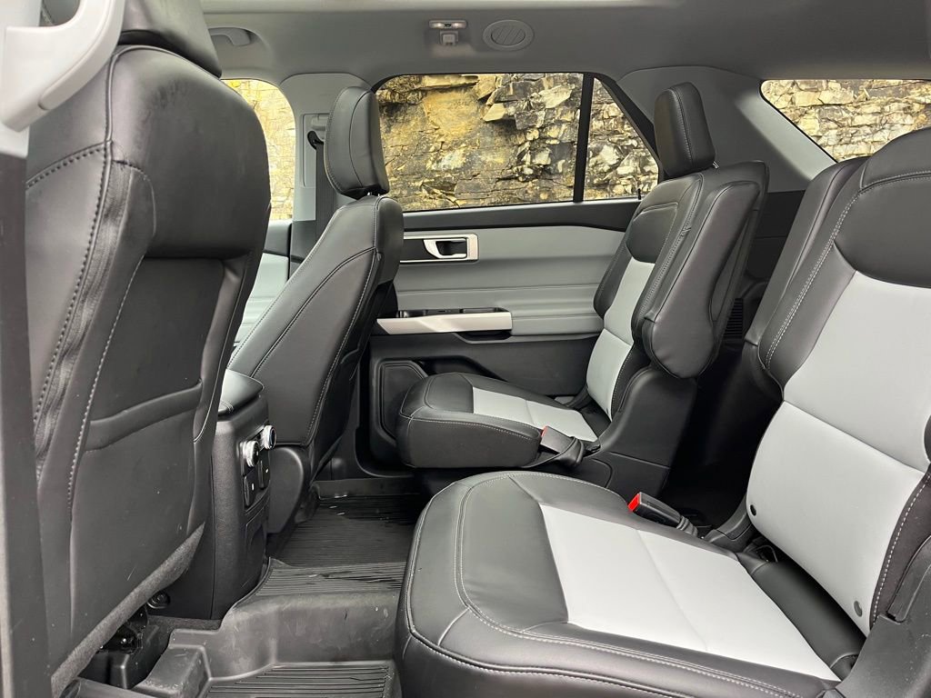 Used 2023 Ford Explorer XLT w/ Equipment Group 202A image 11