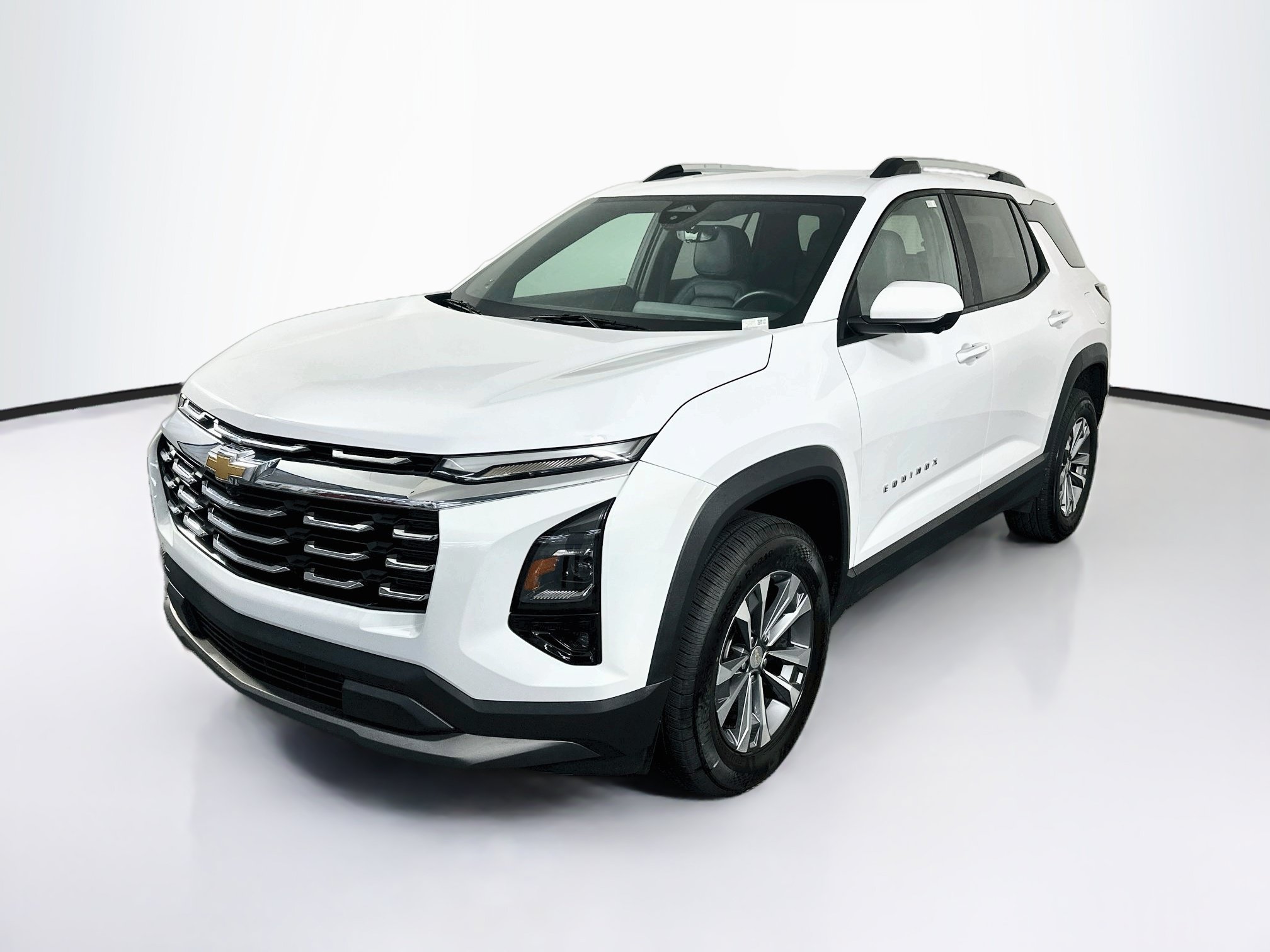 Used 2025 Chevrolet Equinox LT w/ Convenience Package II FWD image 3