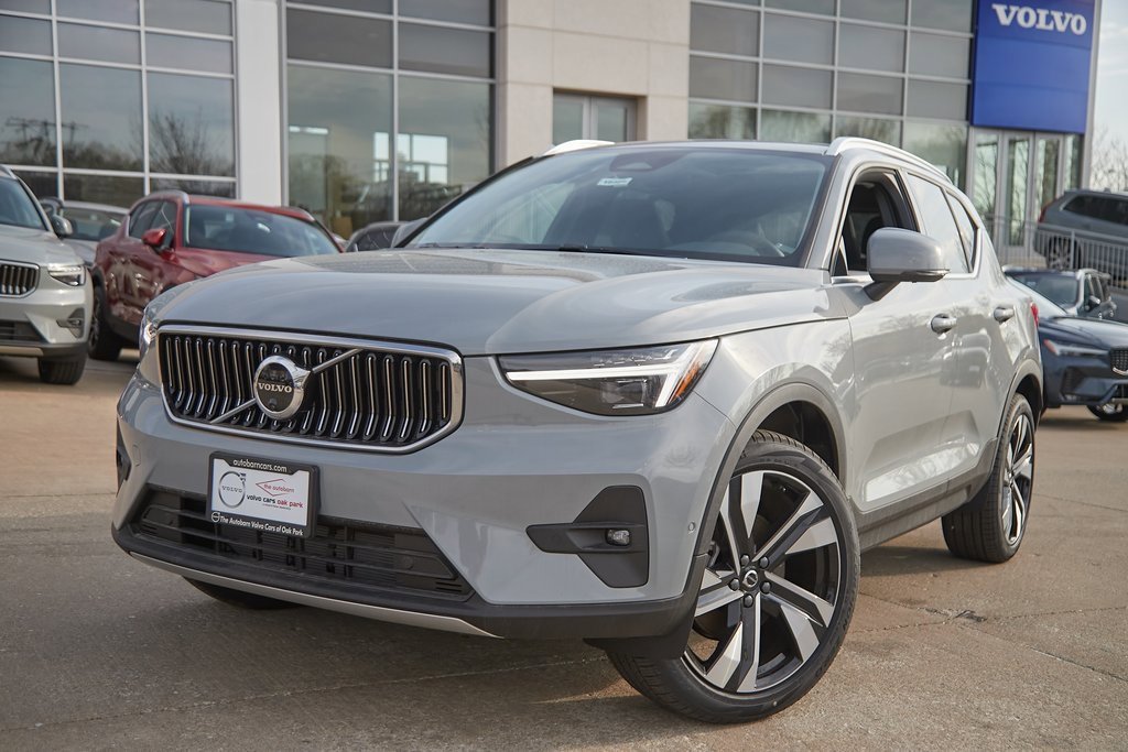 New 2025 Volvo XC40 B5 Plus w/ Climate Package image 2