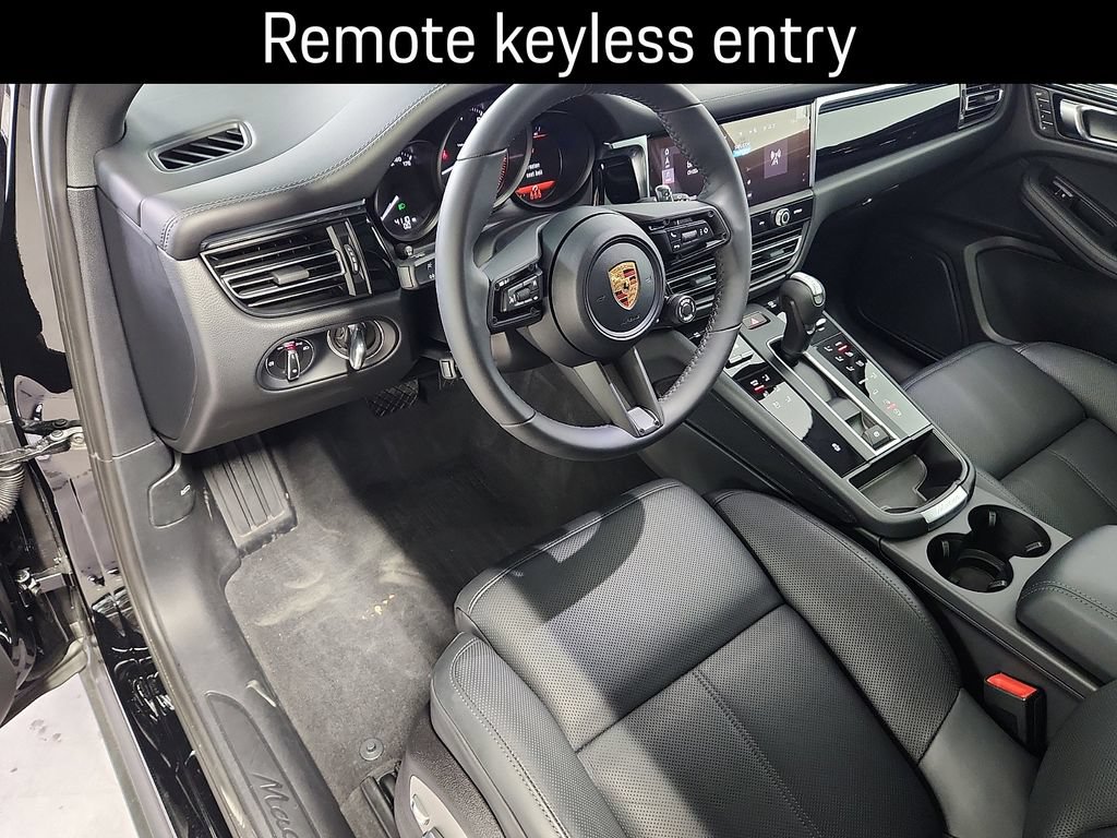 Certified 2026 Porsche Macan AWD/4WD image 4