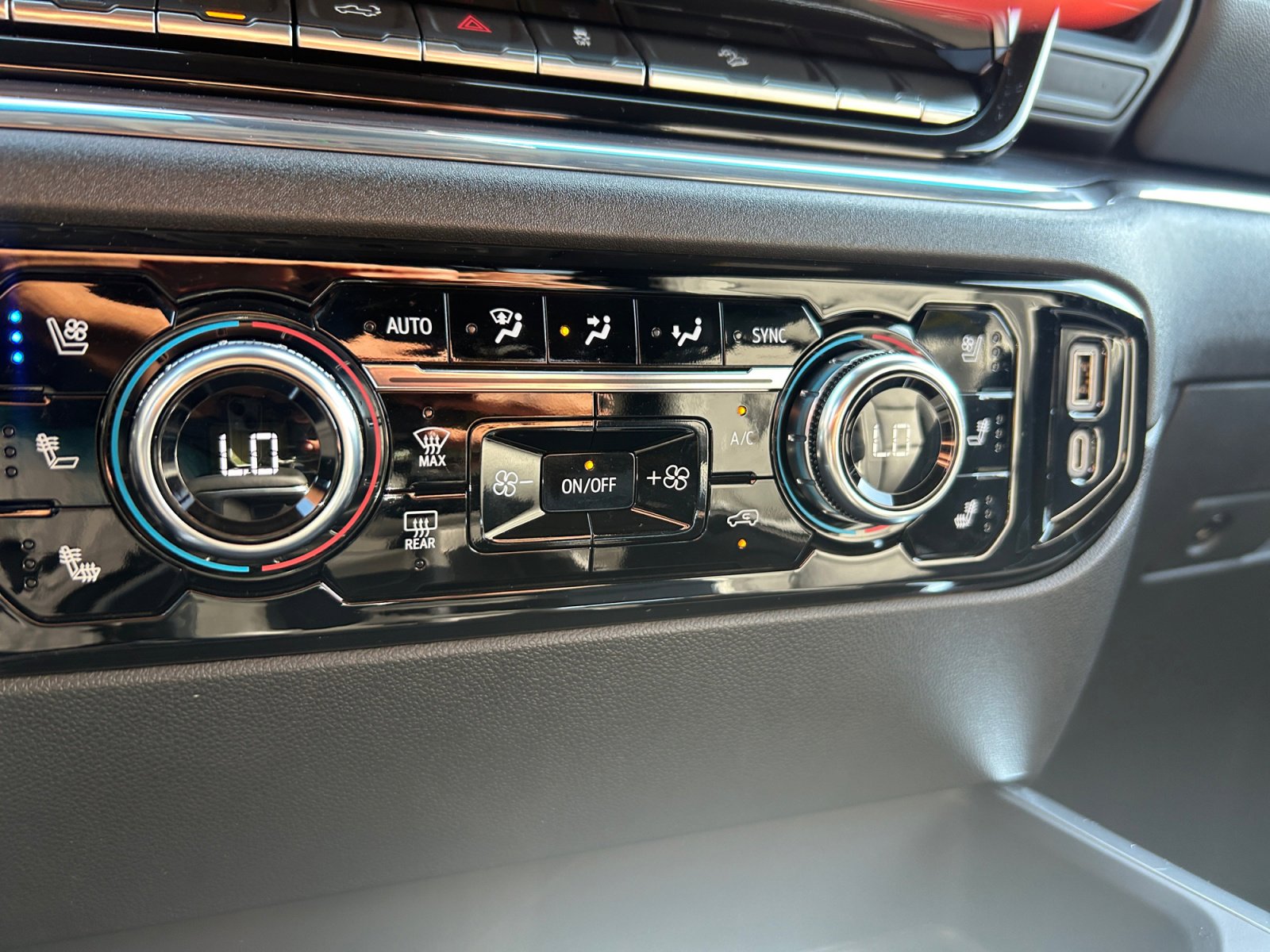 Used 2023 GMC Sierra 1500 SLT image 18