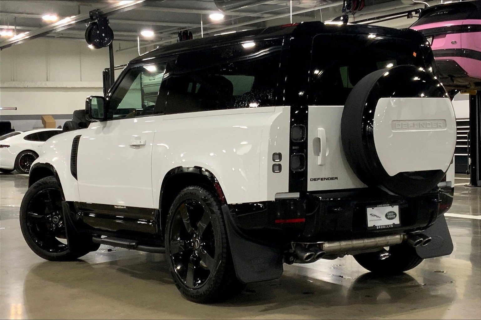 Used 2025 Land Rover Defender 90 V8 image 12