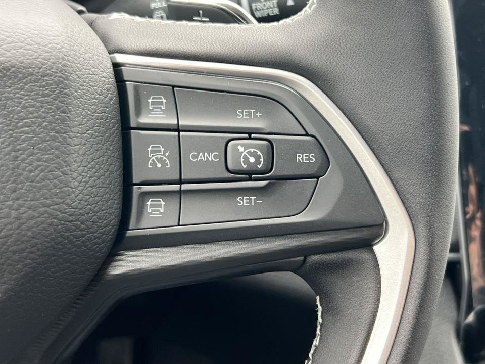 Used 2025 Jeep Grand Cherokee L Altitude AWD/4WD image 19
