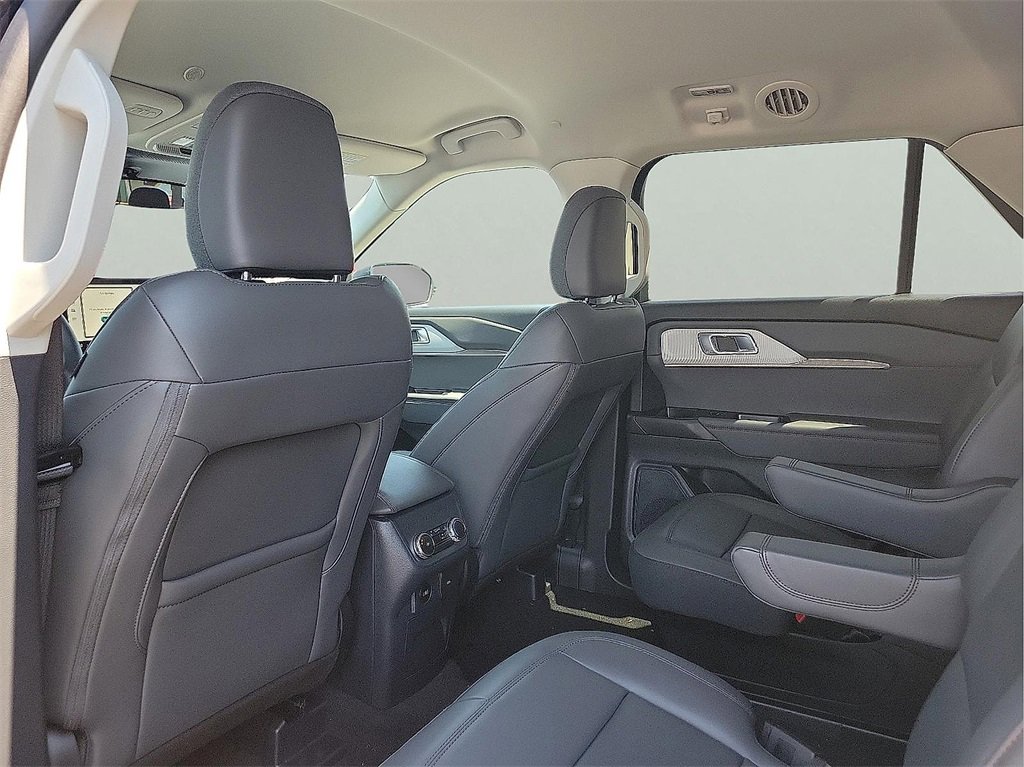 New 2025 Ford Explorer Active w/ Active Comfort Package image 18