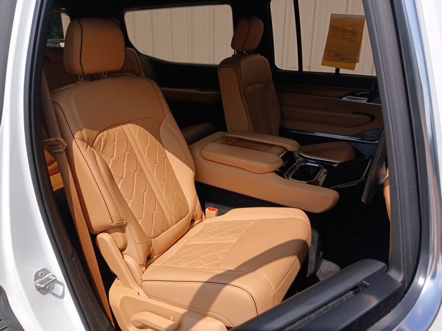 Used 2024 Jeep Grand Wagoneer Series III w/ Rear Seat Video Group 1 AWD/4WD image 39