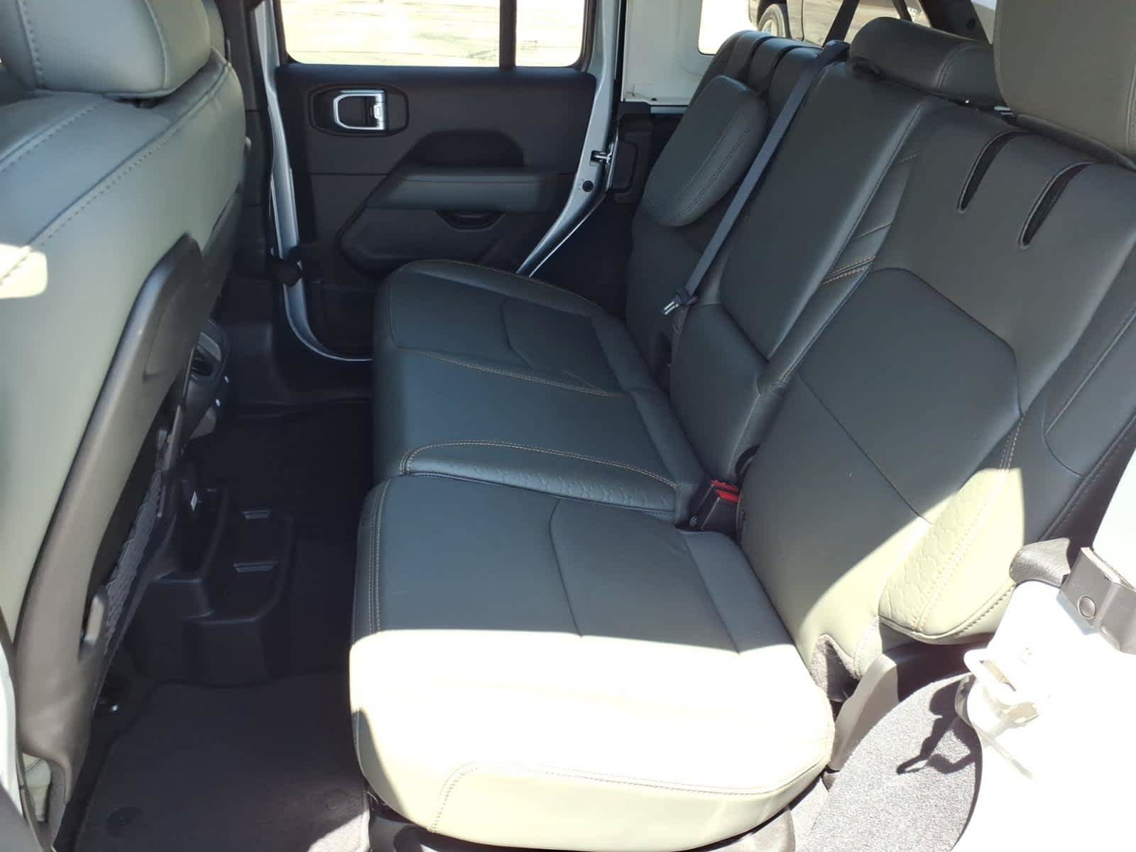 Used 2024 Jeep Wrangler High Altitude AWD/4WD image 18