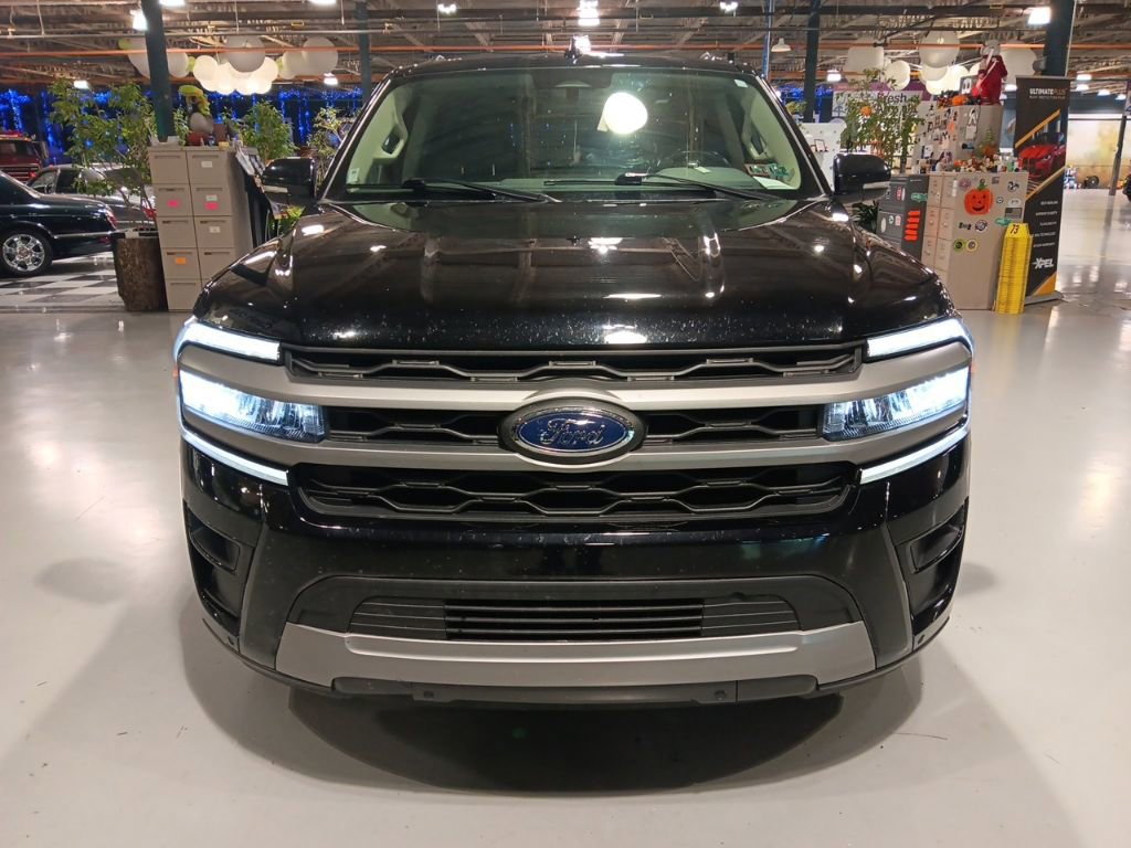 Used 2024 Ford Expedition XLT AWD/4WD image 3