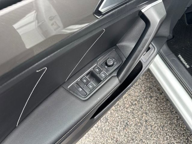 Certified 2022 Volkswagen Tiguan SE w/ Panoramic Sunroof Package image 12
