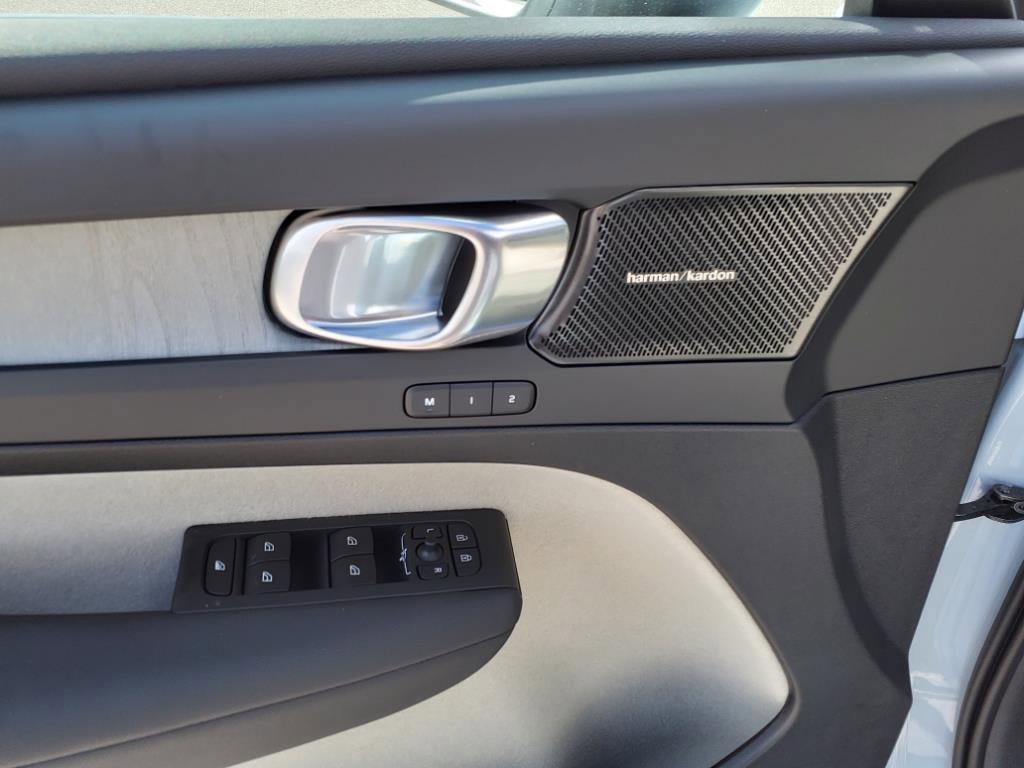 Certified 2025 Volvo XC40 B5 Ultra w/ Climate Package image 13