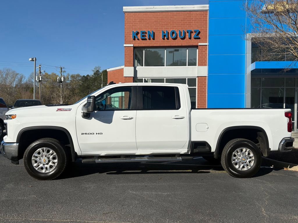 Used 2025 Chevrolet Silverado 2500 LT image 2