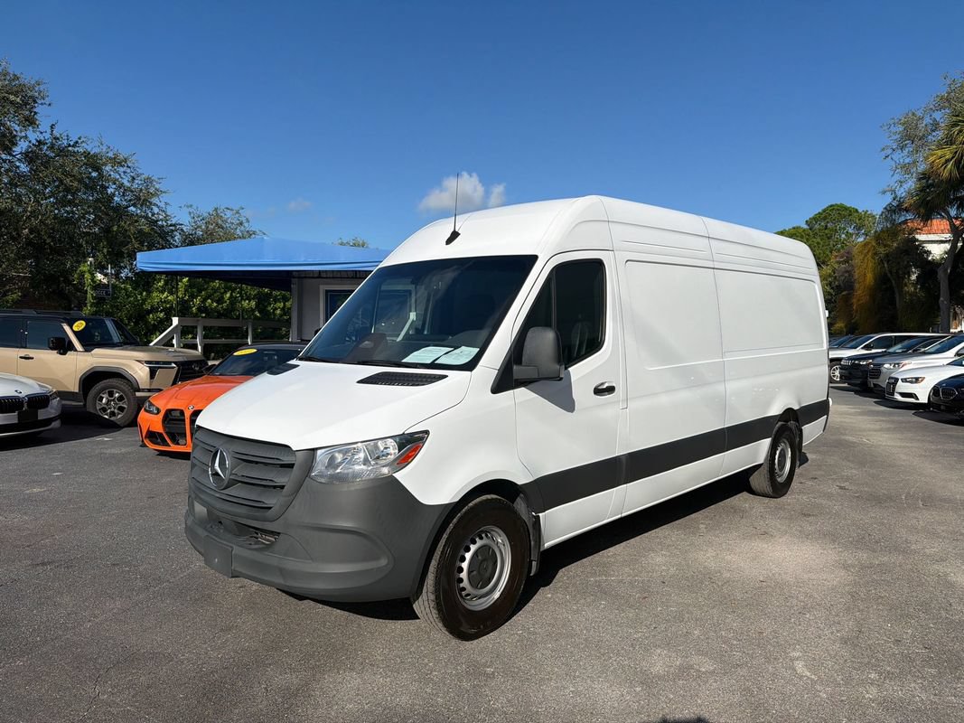 Used 2025 Mercedes-Benz Sprinter 2500 image 1