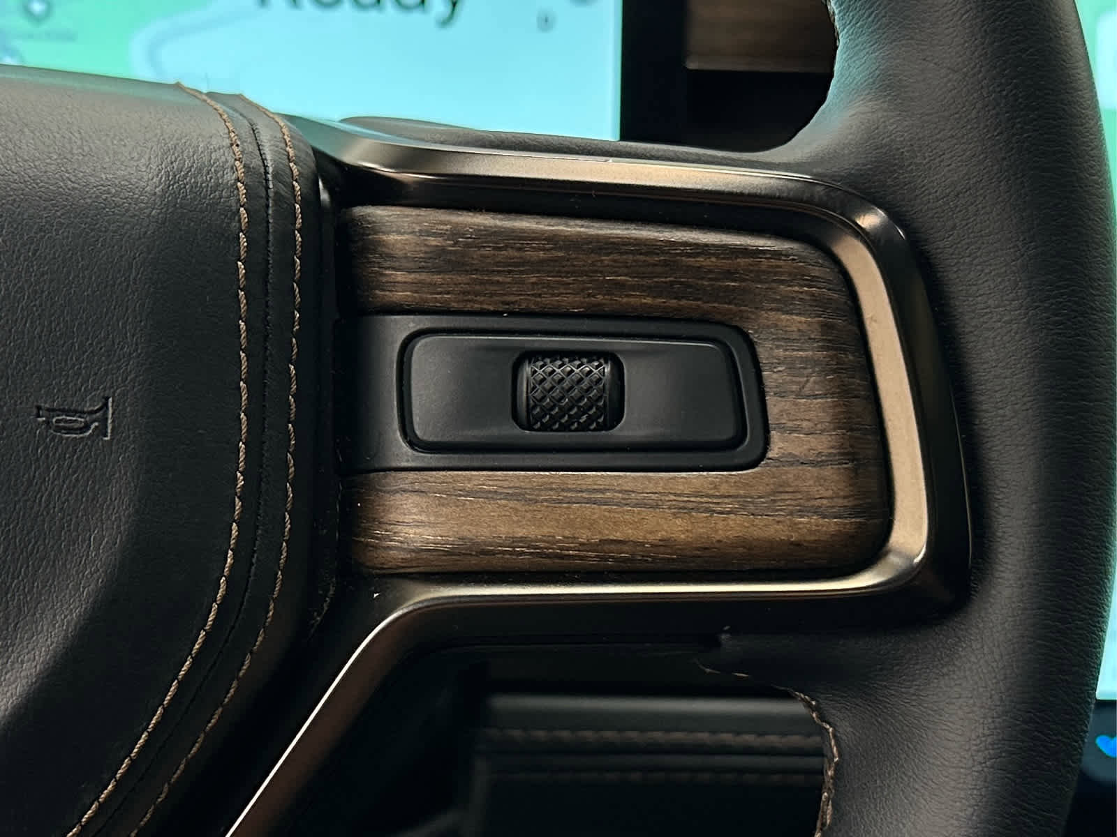 Used 2025 Rivian R1T Premium image 26