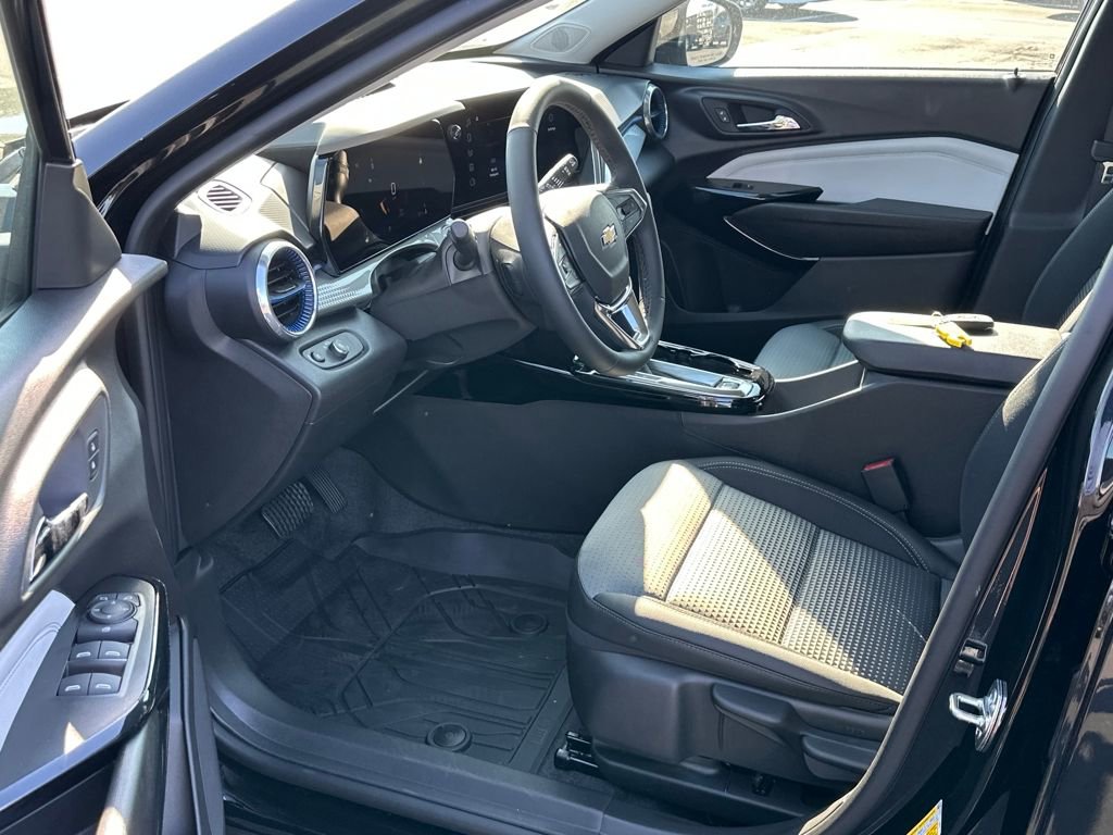 New 2025 Chevrolet Trax LT w/ Driver Confidence Package image 11