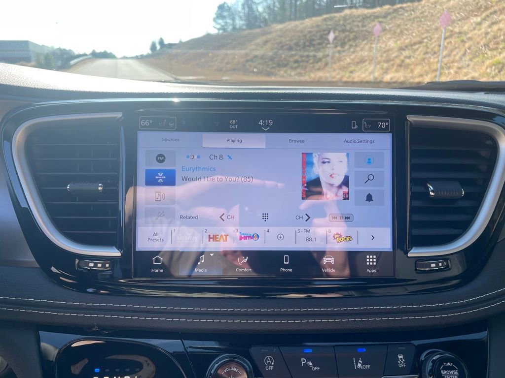 New 2026 Chrysler Pacifica Select image 15