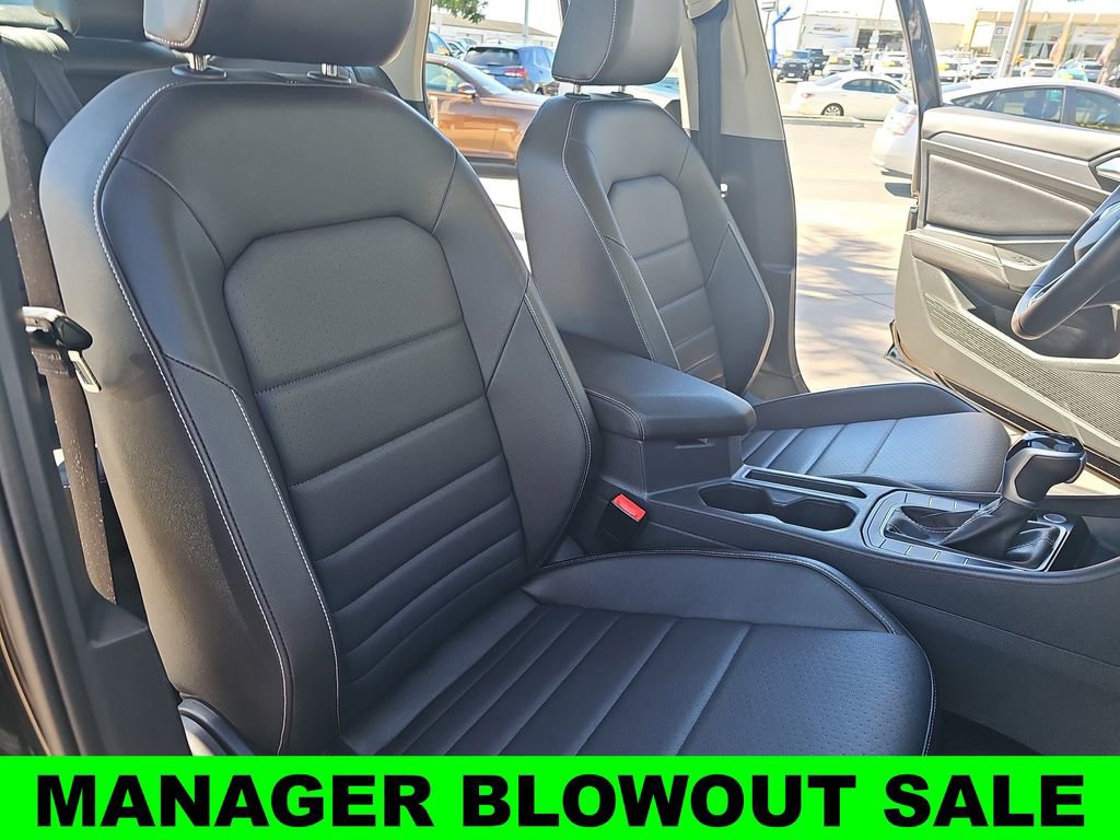 Used 2024 Volkswagen Jetta SE image 10