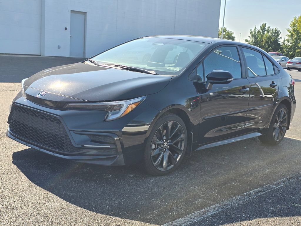 Used 2024 Toyota Corolla SE w/ SE Premium Package FWD image 4