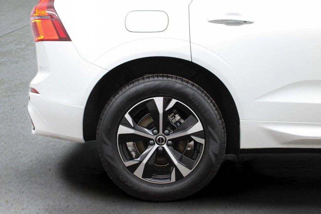 New 2026 Volvo XC60 B5 Core AWD/4WD image 12