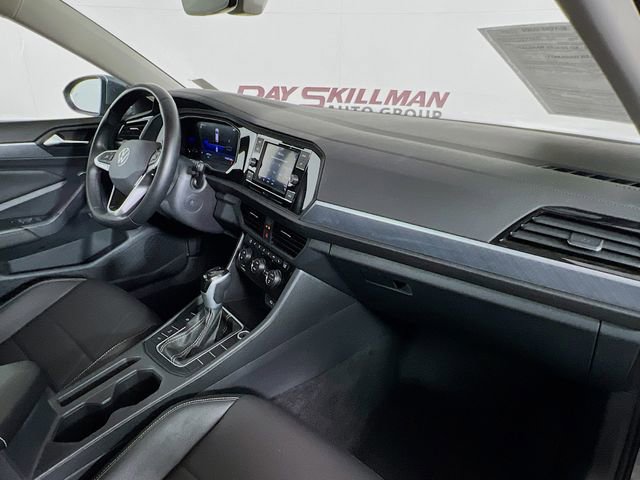 Used 2024 Volkswagen Jetta SE image 37