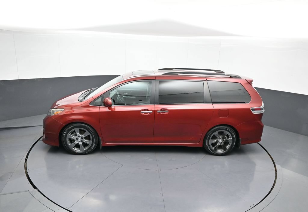Used 2017 Toyota Sienna SE FWD image 43