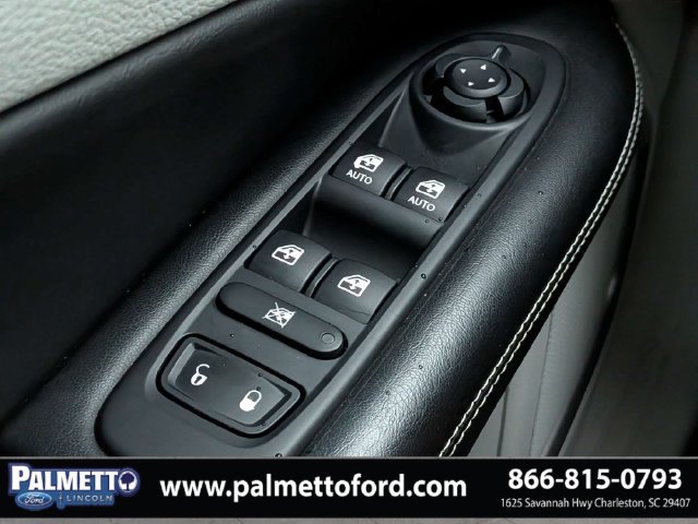 Used 2020 Jeep Compass Latitude w/ Popular Equipment Group FWD image 20