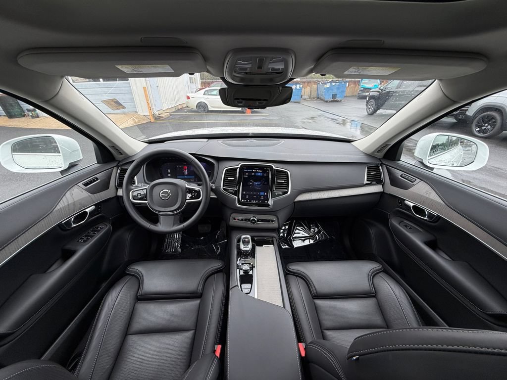 Used 2025 Volvo XC90 T8 Ultra w/ Protection Package Premier AWD/4WD image 21