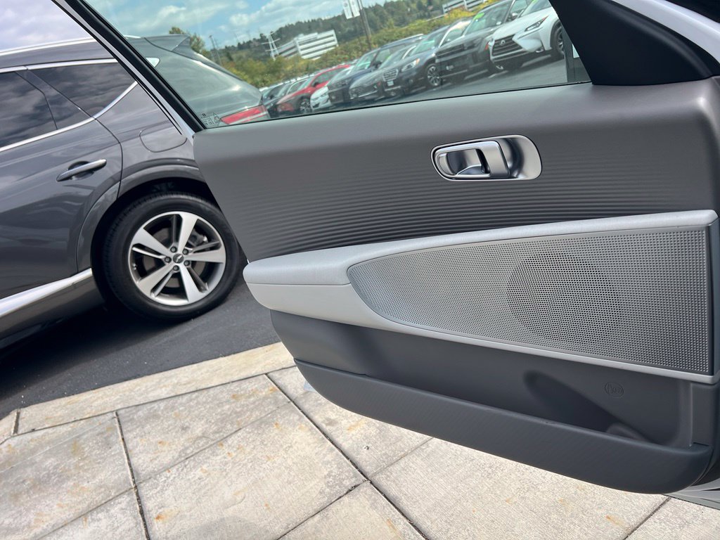 New 2025 Hyundai Ioniq 6 SEL AWD/4WD image 19
