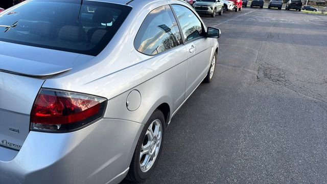 Used 2010 Ford Focus SE image 3