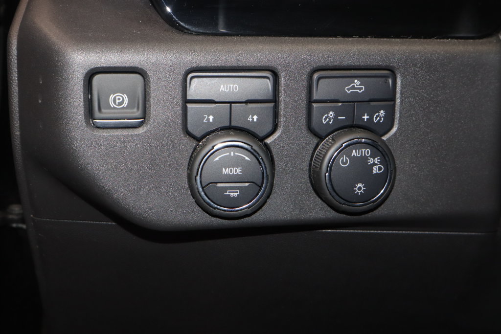 Used 2025 Chevrolet Silverado 1500 LT AWD/4WD image 20